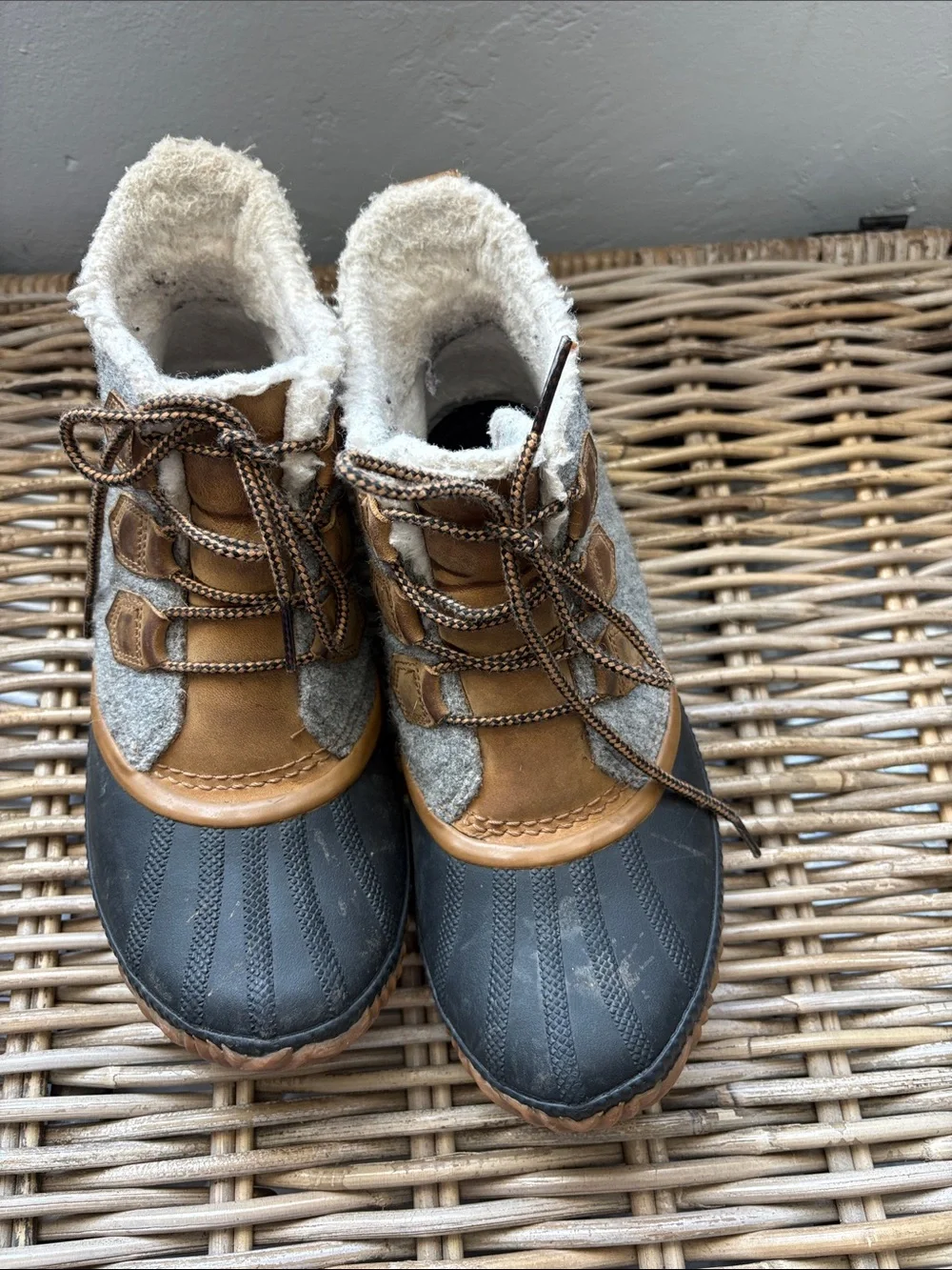 Sorel Out ‘N About Plus Felt Brown, Gray & Black Women's Insulated Boots Size 10 - Picture 3 of 9